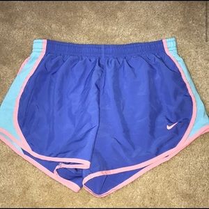 nike shorts size medium